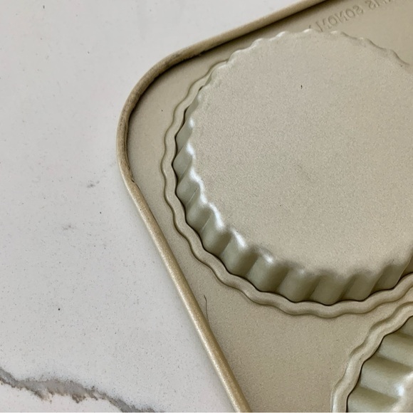 Williams Sonoma Goldtouch Pro Nonstick Mini Tart Pan , 6-Well - Picture 7 of 10